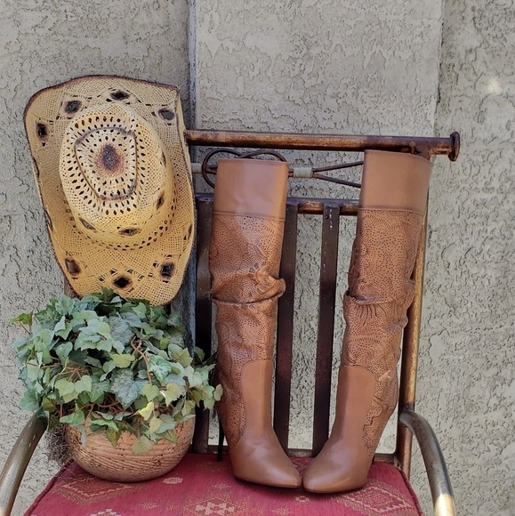 Burberry Tan Perforated Leather Knee High‎ BootsV - Picture 2 of 15